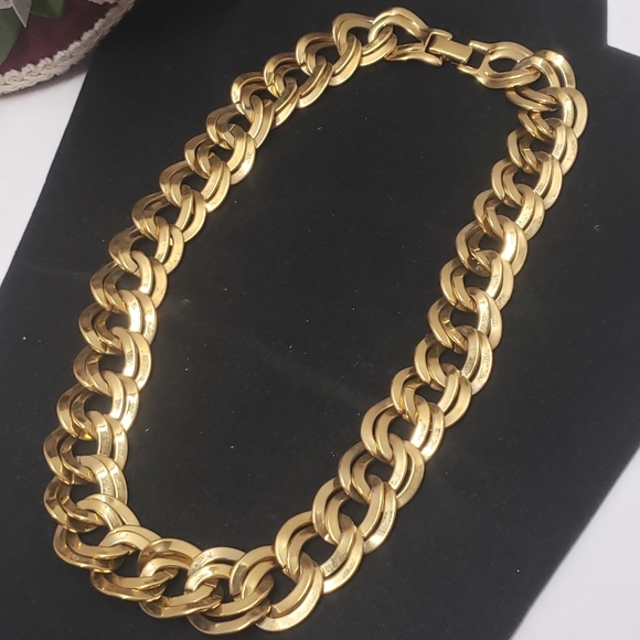 Vintage Jewelry - Gorgeous Vintage Gold tone Chain Necklace